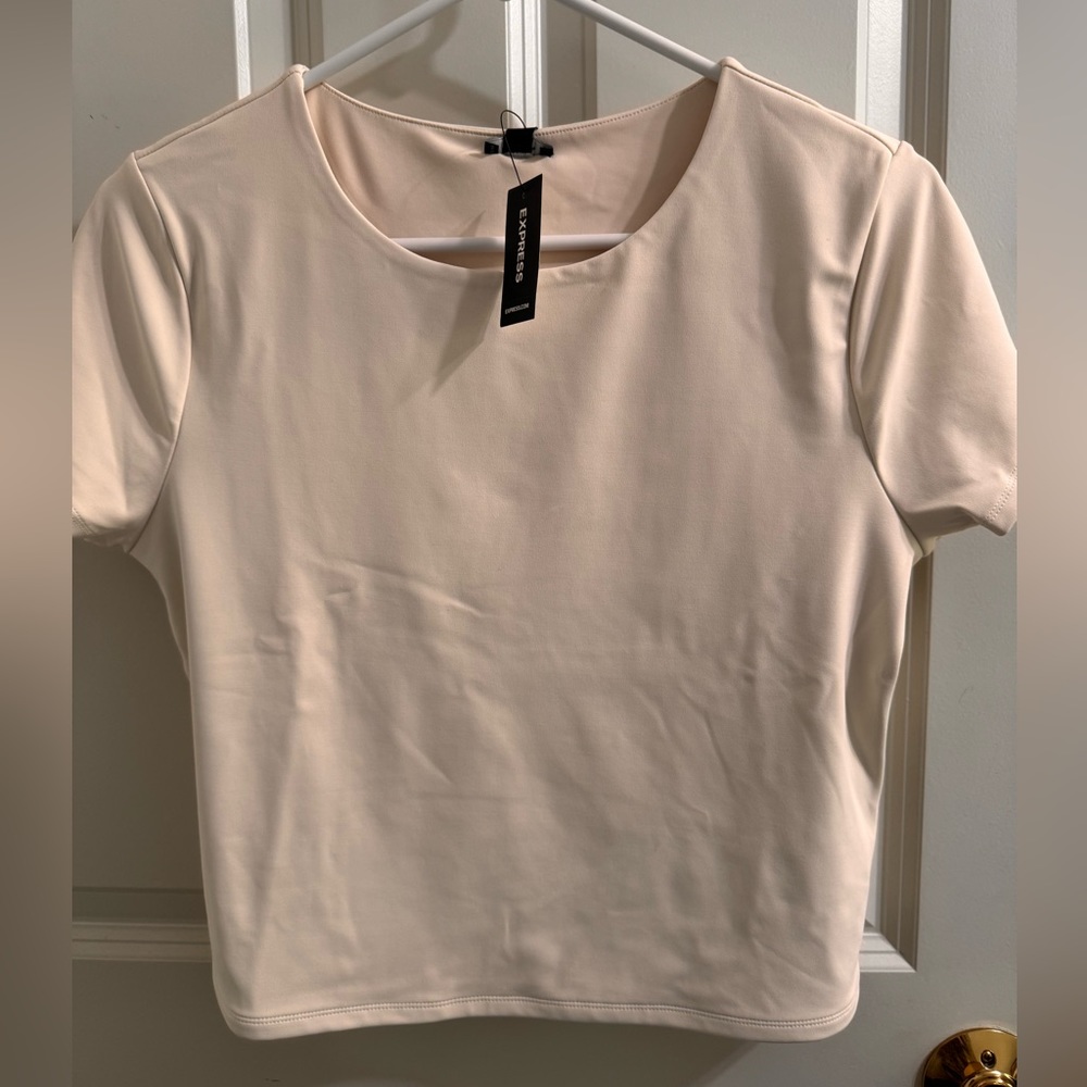 NEW Large body contour white tee crop